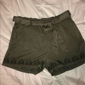 Green loose fitting shorts with tie